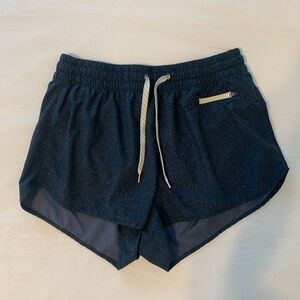 Vuori Clementine Short 2.0 Large Blue